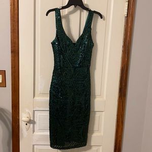 Bisou Bisou size 6. Dark green sequence mid length dress sweetheart neck line